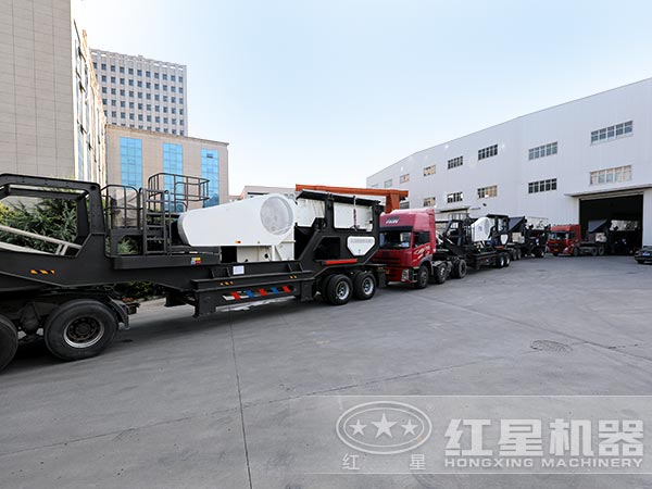 移動破碎站廠家發(fā)貨現(xiàn)場 移動破碎站廠家發(fā)貨現(xiàn)場