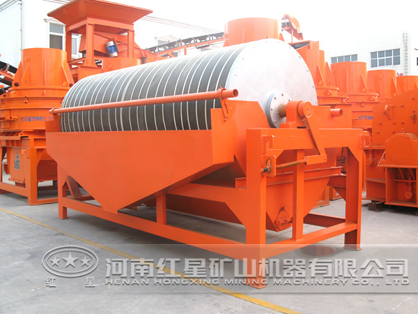 廠區擺放的磁選機設備—供客戶參觀 廠區擺放的磁選機設備—供客戶參觀