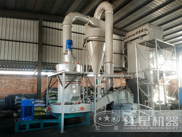 磨粉生產(chǎn)線中的雷蒙磨粉機