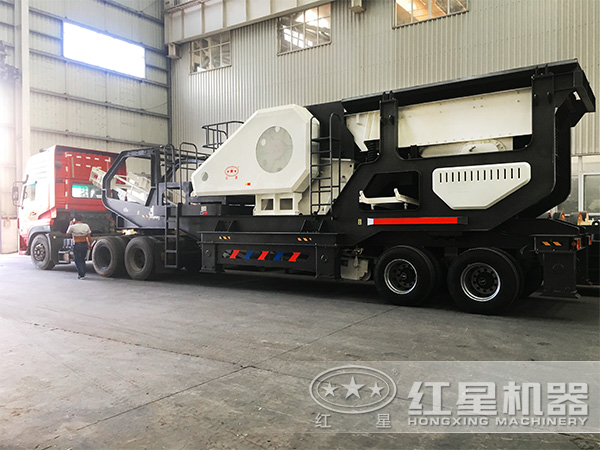 輪胎式移動(dòng)石子破碎站發(fā)貨現(xiàn)場(chǎng)