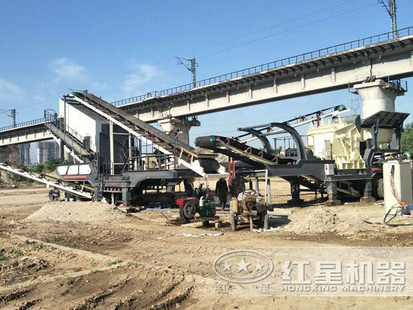 新品移動反擊式破碎站生產現場 新品移動反擊式破碎站生產現場