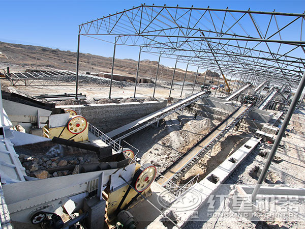 新型環(huán)保鄂式破碎機(jī)生產(chǎn)現(xiàn)場(chǎng) 新型環(huán)保鄂式破碎機(jī)生產(chǎn)現(xiàn)場(chǎng)