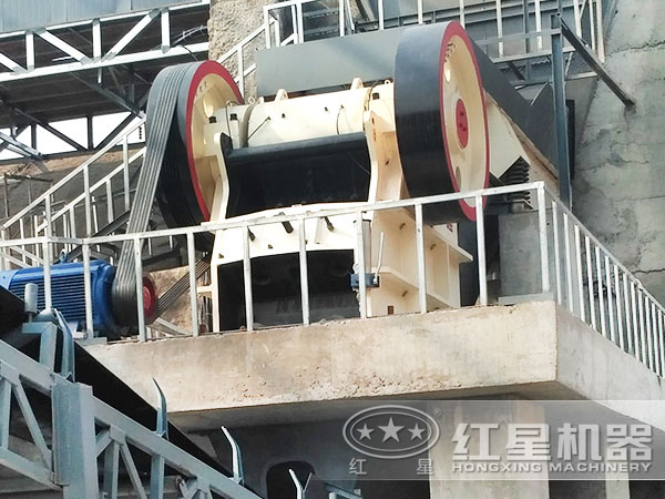 時產200噸顎式石子機生產現場 時產200噸顎式石子機生產現場