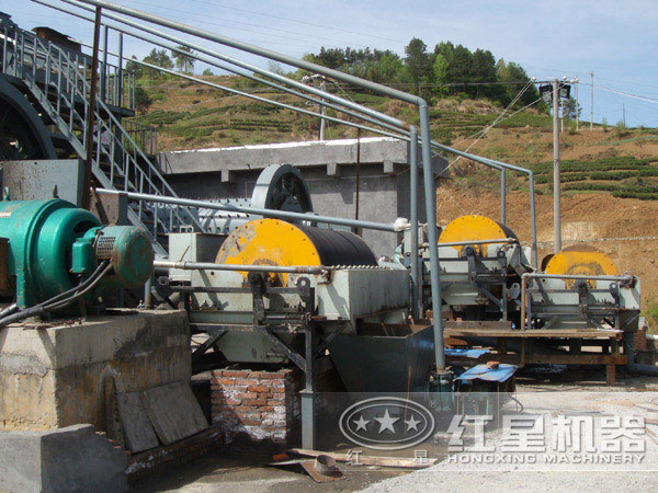 作業(yè)中的磁選機(jī) 作業(yè)中的磁選機(jī)