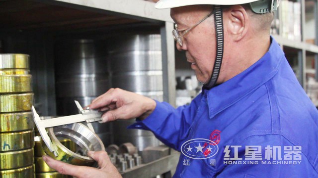 對配件尺寸進行檢測 對配件尺寸進行檢測