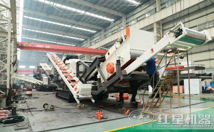 履帶移動(dòng)破生產(chǎn)車(chē)間 履帶移動(dòng)破生產(chǎn)車(chē)間