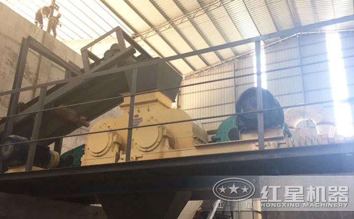 對輥制沙機安裝、調試現(xiàn)場 對輥制沙機安裝、調試現(xiàn)場