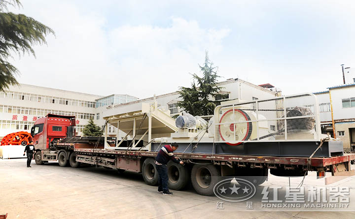 對輥制沙機發(fā)貨現(xiàn)場 對輥制沙機發(fā)貨現(xiàn)場