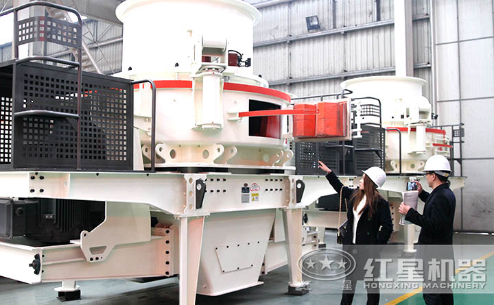 客戶來廠參觀制砂機設(shè)備 客戶來廠參觀制砂機設(shè)備
