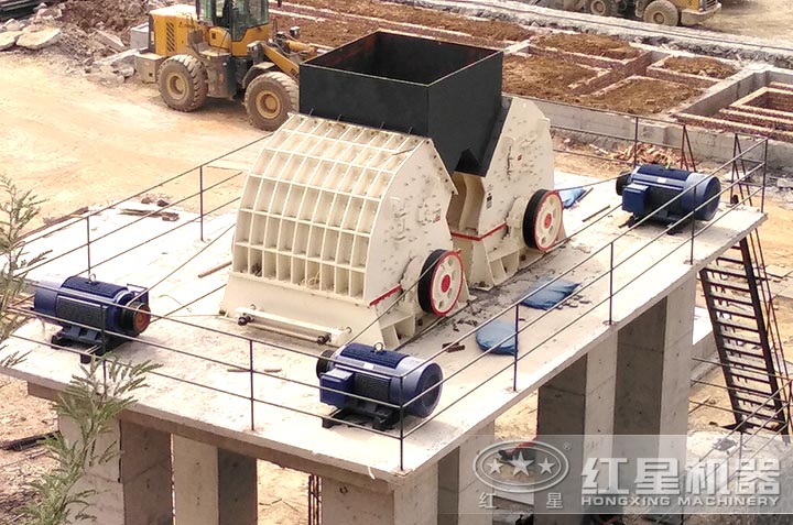 錘式破碎機現(xiàn)場 錘式破碎機現(xiàn)場
