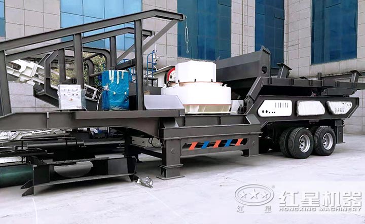 廠區(qū)擺放的車載移動(dòng)式制砂機(jī) 廠區(qū)擺放的車載移動(dòng)式制砂機(jī)