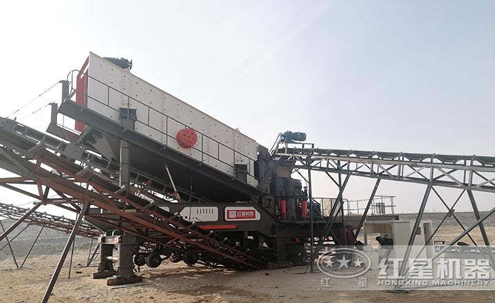 保定大型移動石頭破碎機安裝現(xiàn)場 保定大型移動石頭破碎機安裝現(xiàn)場