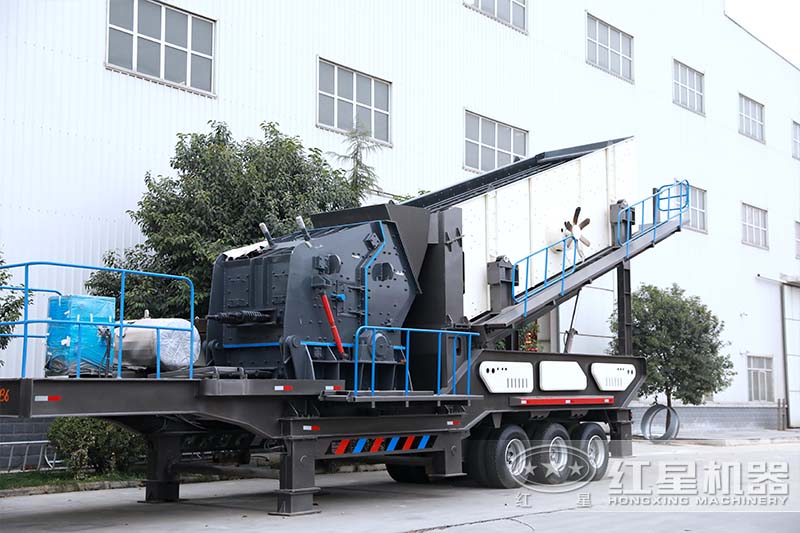 移動反擊式粉碎機(jī)設(shè)備實拍 移動反擊式粉碎機(jī)設(shè)備實拍