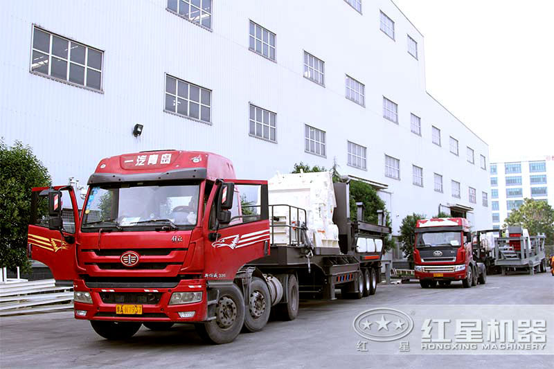 移動式粉碎機(jī)發(fā)貨現(xiàn)場 移動式粉碎機(jī)發(fā)貨現(xiàn)場