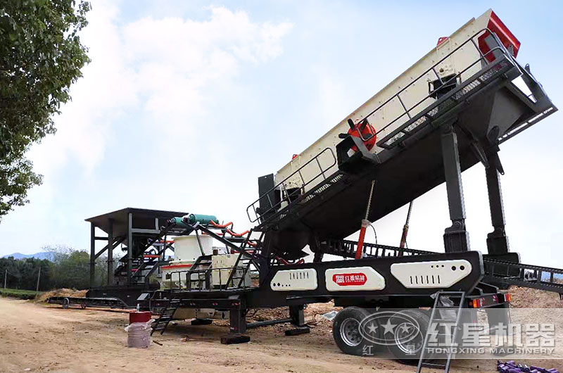 河北客戶移動(dòng)式鵝卵石破碎、制砂機(jī)現(xiàn)場(chǎng)
