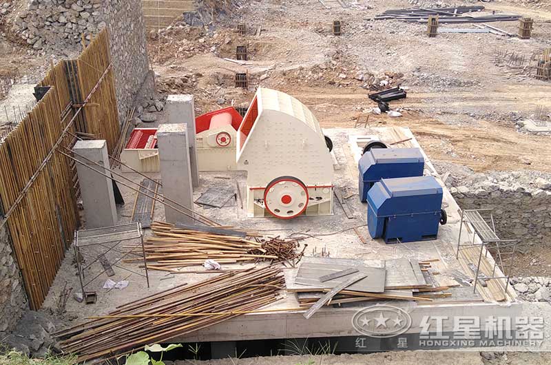 錘式破碎機生產(chǎn)現(xiàn)場 錘式破碎機生產(chǎn)現(xiàn)場