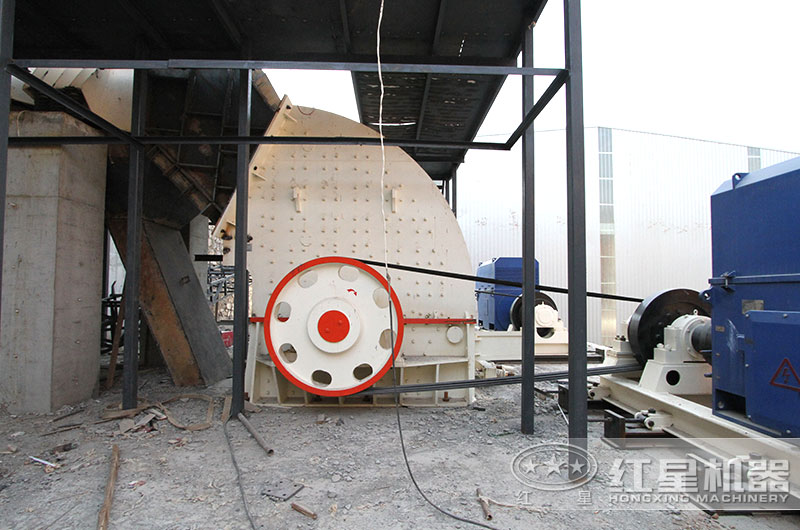 重錘破生產(chǎn)線現(xiàn)場(chǎng) 重錘破生產(chǎn)線現(xiàn)場(chǎng)