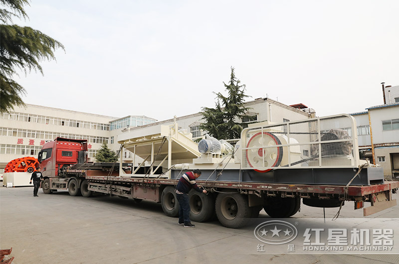 紅星對輥制砂機發貨現場 紅星對輥制砂機發貨現場