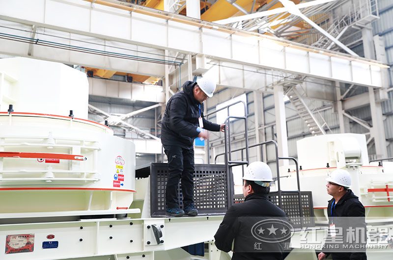 客戶(hù)來(lái)廠考察制砂機(jī)設(shè)備